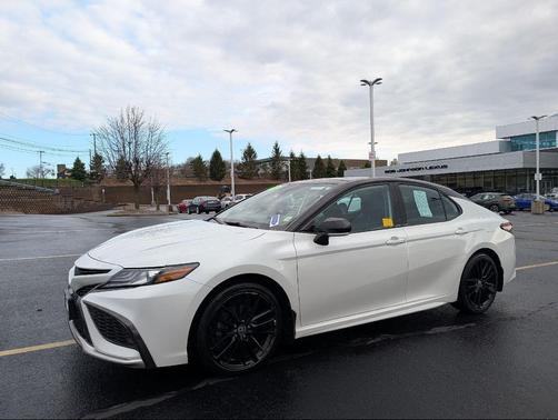 Wind Chill Pearl/Midnight Black Metallic 2021 Toyota Camry XSE