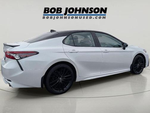 Wind Chill Pearl/Midnight Black Metallic 2021 Toyota Camry XSE