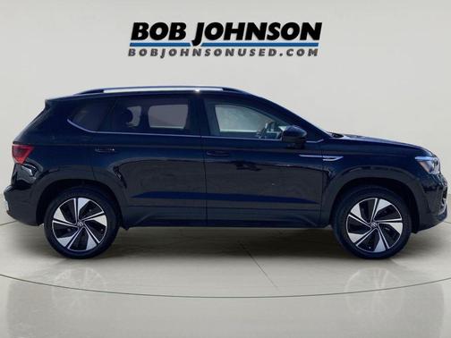 Deep Black Pearl 2023 Volkswagen Taos 1.5T SE