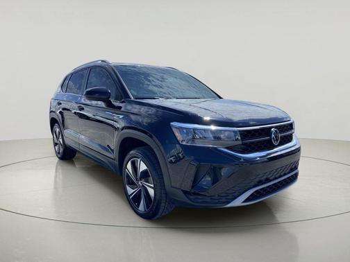 Deep Black Pearl 2023 Volkswagen Taos 1.5T SE
