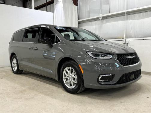 2025 Chrysler Pacifica L