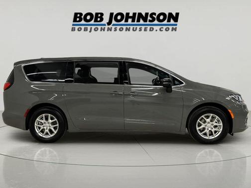 2025 Chrysler Pacifica L