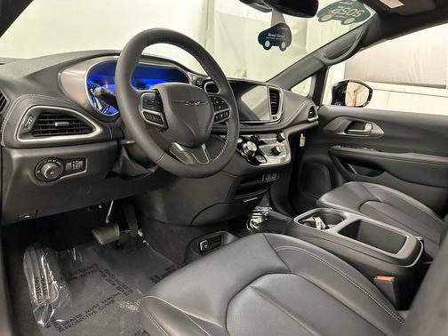 2025 Chrysler Pacifica L