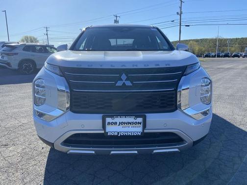White Diamond 2022 Mitsubishi Outlander SE 2.5 S-AWC