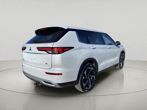 White Diamond 2022 Mitsubishi Outlander SE 2.5 S-AWC