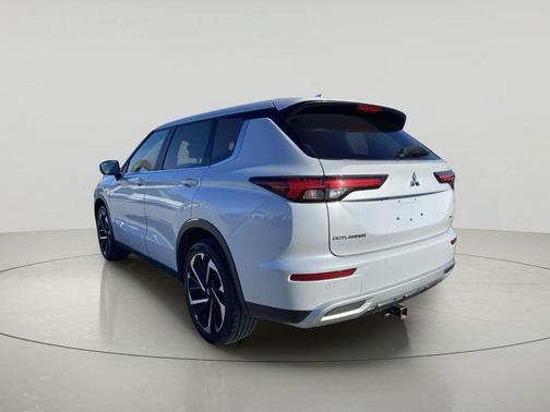 White Diamond 2022 Mitsubishi Outlander SE 2.5 S-AWC
