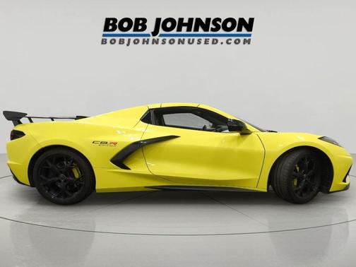 Accelerate Yellow Metallic 2022 Chevrolet Corvette Stingray w/3LT