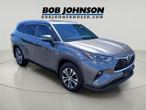 Magnetic Gray Metallic 2023 Toyota Highlander XLE