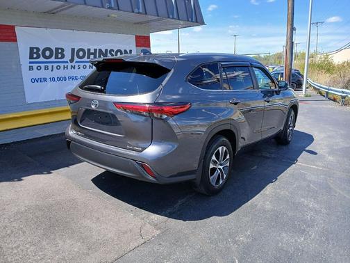 Magnetic Gray Metallic 2023 Toyota Highlander XLE