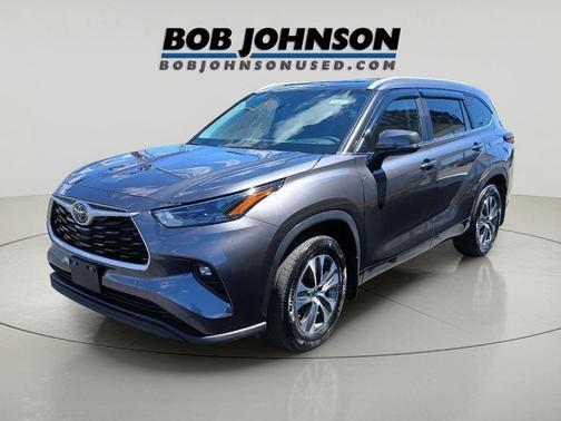 Magnetic Gray Metallic 2023 Toyota Highlander XLE