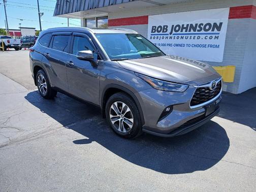 Magnetic Gray Metallic 2023 Toyota Highlander XLE