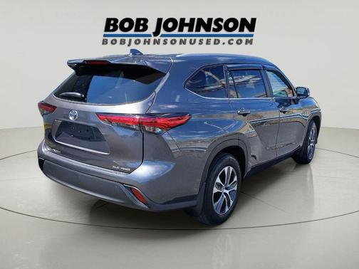 Magnetic Gray Metallic 2023 Toyota Highlander XLE