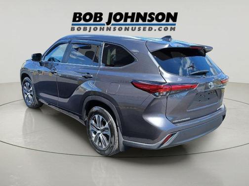 Magnetic Gray Metallic 2023 Toyota Highlander XLE