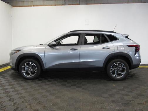 Sterling Gray Metallic 2025 Chevrolet Trax LT