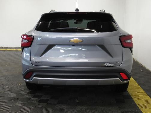 Sterling Gray Metallic 2025 Chevrolet Trax LT