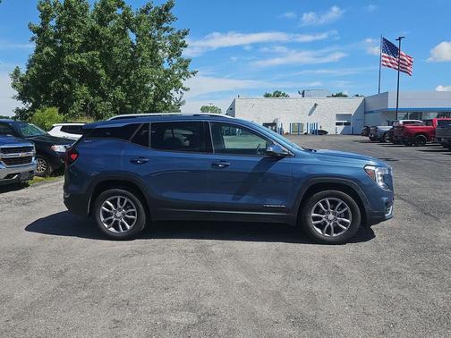 Downpour Metallic 2024 GMC Terrain SLT