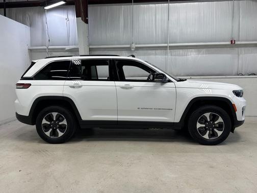 Bright White Clearcoat 2024 Jeep Grand Cherokee 4xe Base
