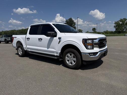 Oxford White 2023 Ford F-150 XLT