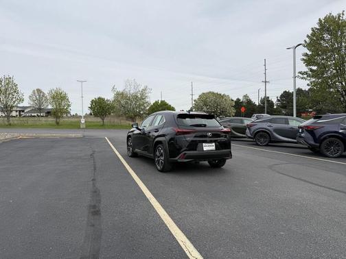 Obsidian 2023 Lexus UX 250h Base