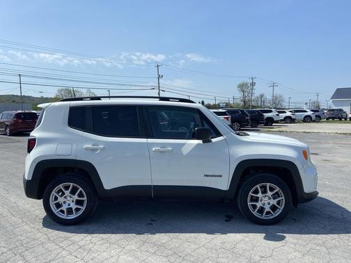 Alpine White Clearcoat 2022 Jeep Renegade Latitude
