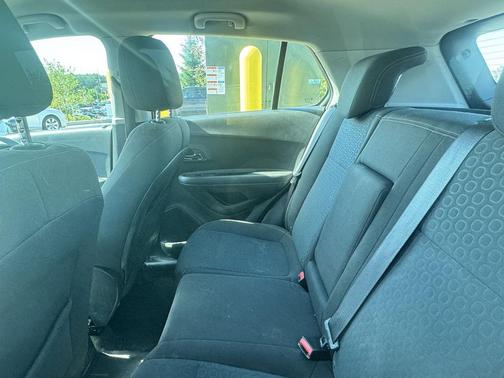 Silver Ice Metallic 2018 Chevrolet Trax LS