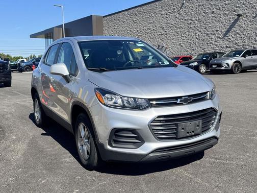 Silver Ice Metallic 2018 Chevrolet Trax LS