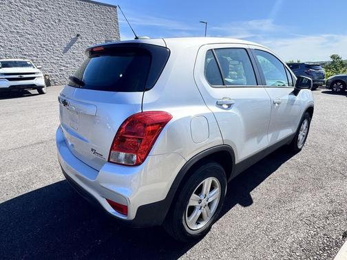 Silver Ice Metallic 2018 Chevrolet Trax LS