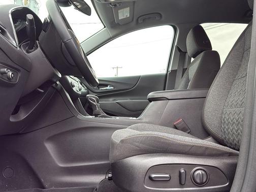 Sterling Gray Metallic 2024 Chevrolet Equinox 1LT