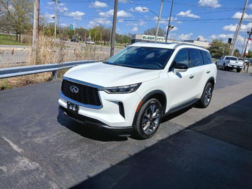 Majestic White 2023 INFINITI QX60 Luxe