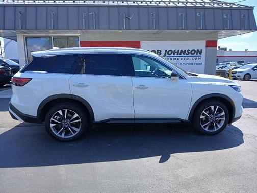 Majestic White 2023 INFINITI QX60 Luxe