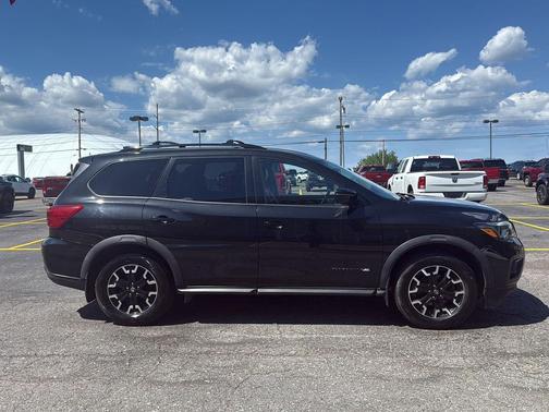 Magnetic Black Pearl 2020 Nissan Pathfinder SV 4WD