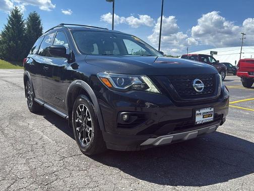 Magnetic Black Pearl 2020 Nissan Pathfinder SV 4WD