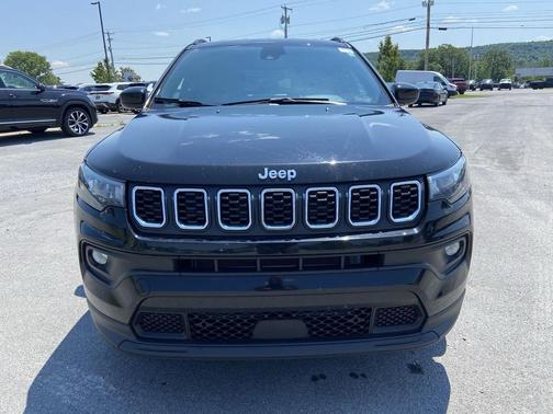 Diamond Black Crystal Pearlcoat 2024 Jeep Compass Latitude