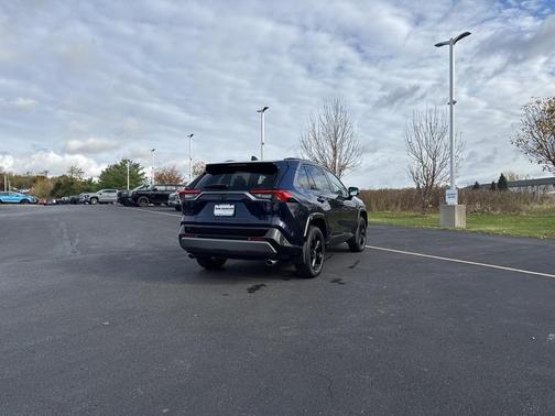 2021 Toyota RAV4 Hybrid SE