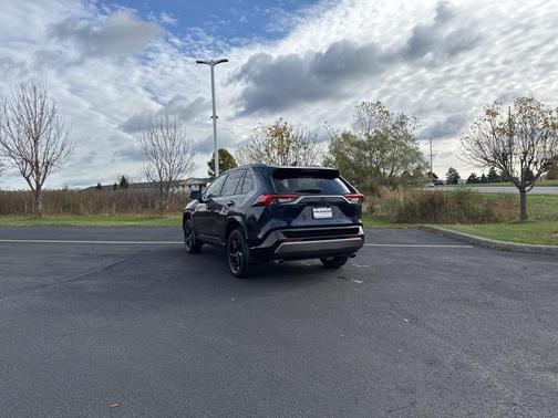 2021 Toyota RAV4 Hybrid SE