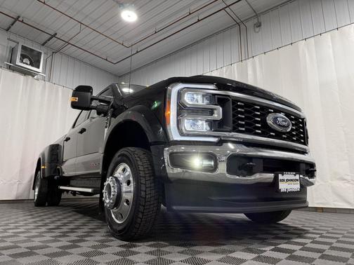 Agate Black 2023 Ford F-450 Lariat