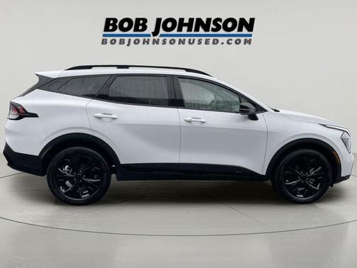 Glacial White Pearl 2025 Kia Sportage X-Line