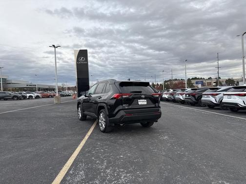 2023 Toyota RAV4 XLE Premium
