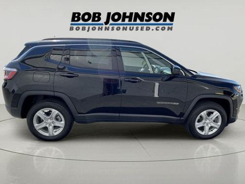 Diamond Black Crystal Pearlcoat 2023 Jeep Compass Latitude