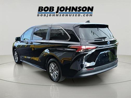 2021 Toyota Sienna LE