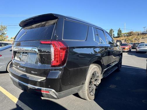 2023 GMC Yukon SLT