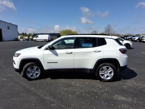 Bright White Clearcoat 2022 Jeep Compass Latitude