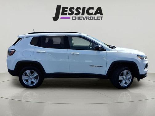 Bright White Clearcoat 2022 Jeep Compass Latitude