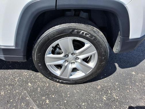 Bright White Clearcoat 2022 Jeep Compass Latitude