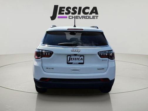 Bright White Clearcoat 2022 Jeep Compass Latitude
