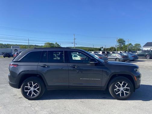 Baltic Gray Metallic Clearcoat 2025 Jeep Grand Cherokee Limited
