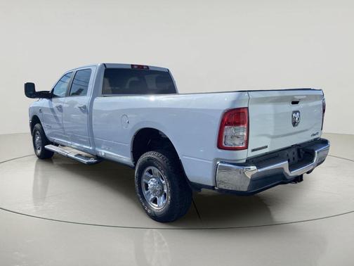Bright White Clearcoat 2022 RAM 2500 Big Horn Crew Cab 4x4 8' Box