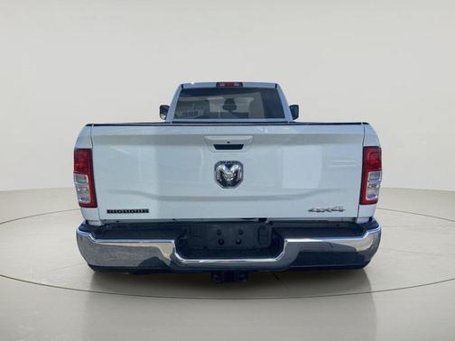 Bright White Clearcoat 2022 RAM 2500 Big Horn Crew Cab 4x4 8' Box