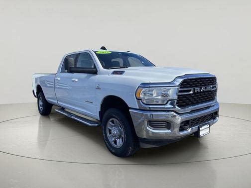 Bright White Clearcoat 2022 RAM 2500 Big Horn Crew Cab 4x4 8' Box