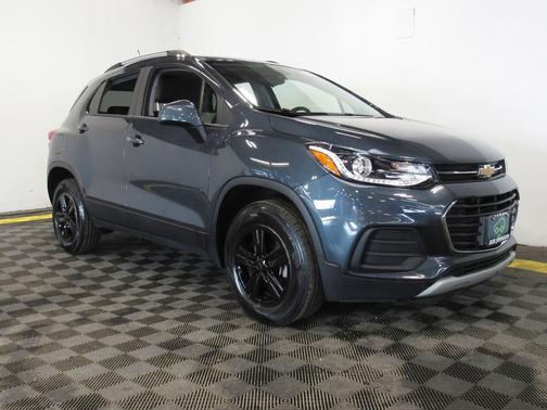 Shadow Gray Metallic 2022 Chevrolet Trax LT
